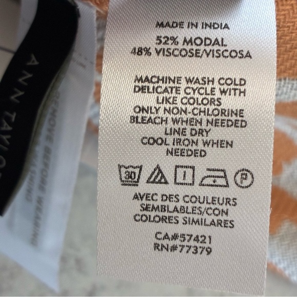 Ann Taylor Scarf  Tan and Black Reversible Animal Print Heart Shape - Picture 7 of 13